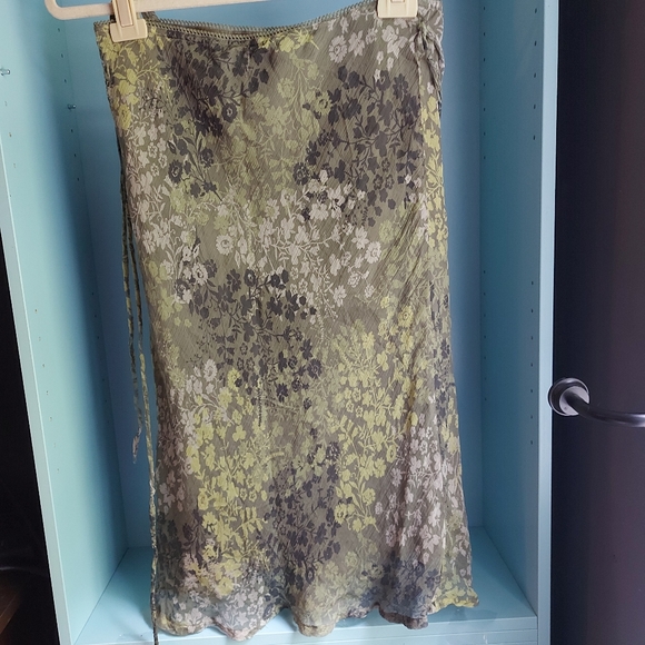 Esprit skirt, size 10 (my opinion it fits smaller) green floral. - Picture 2 of 3